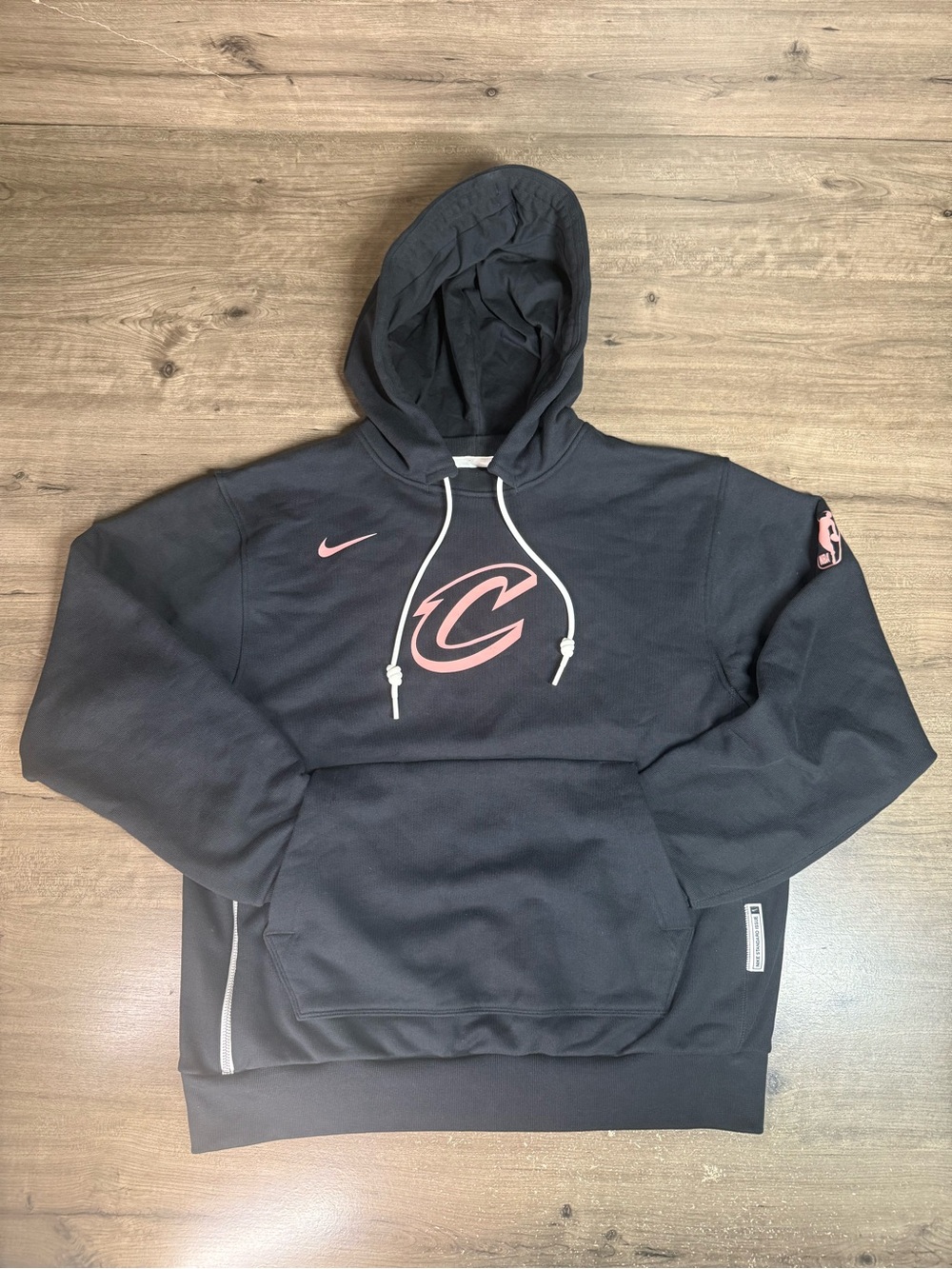 Nike Cleveland Cavaliers Standard Issue Hoodie Mens M Black Pink NBA Authentic